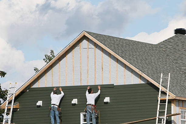Professional Siding Installation technician working in Glencoe, MN